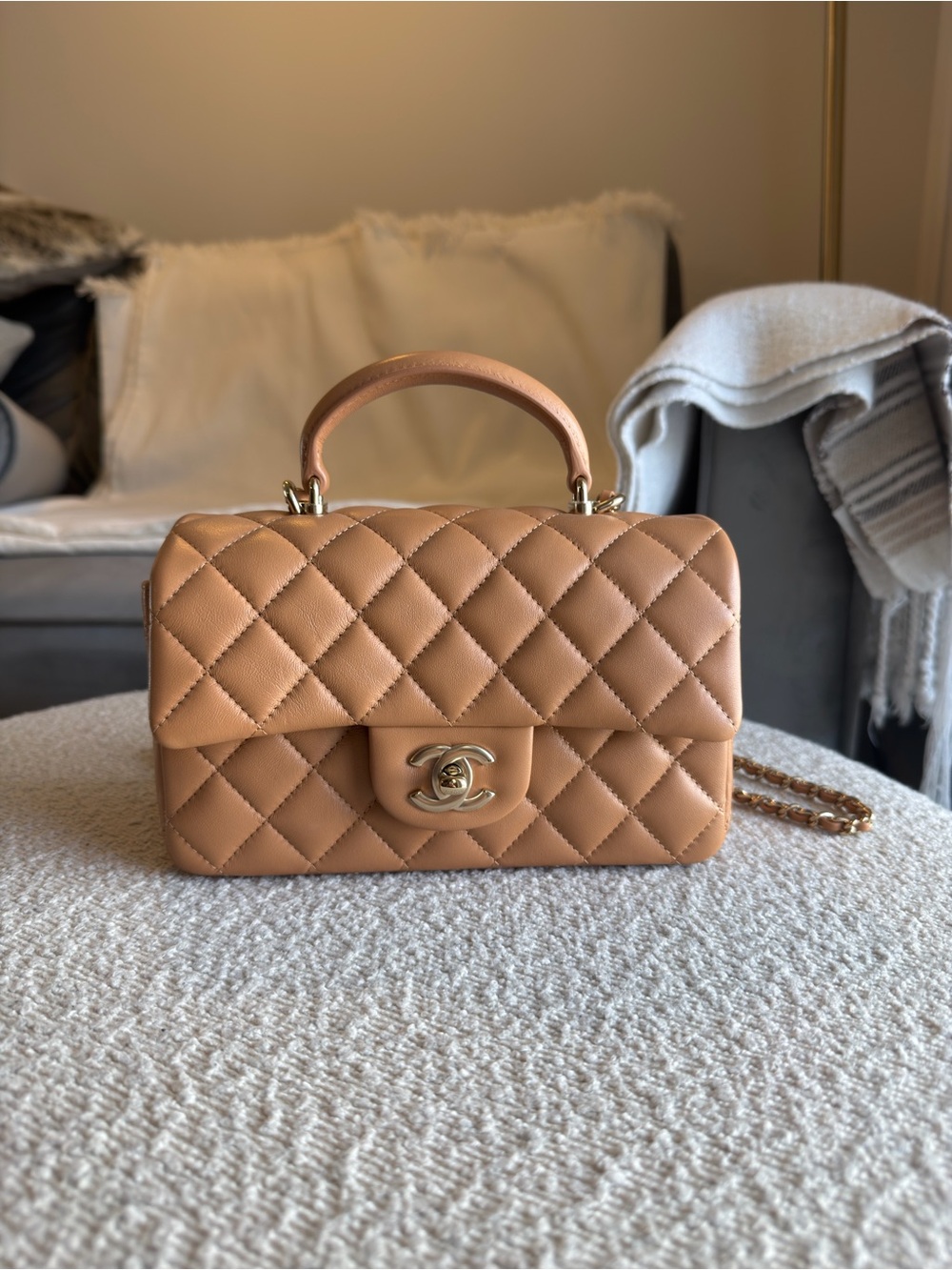 Chanel mini flap bag with handle : beige